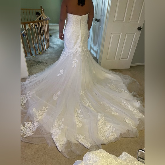 Essence of Australia Wedding Dress - Picture 5 of 12